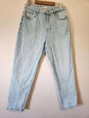 Zara High Rise Mom Fit Jeans Light Wash Z1975 Size 8 EUC Vintage-Inspired 90s